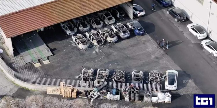 Incendio auto Tesla