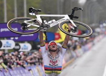 Diretta Giro delle Fiandre 2025 Van der Poel