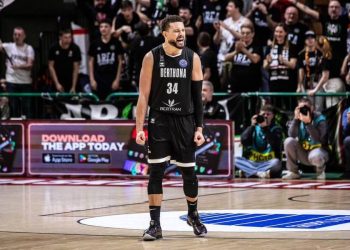 L'urlo di Kyle Weems con la Bertram Tortona (da facebook.com/DerthonaBasket)