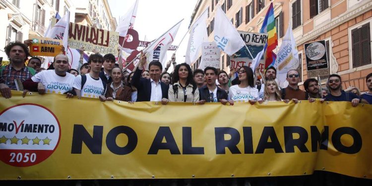 M5s, Conte, Riarmo UE