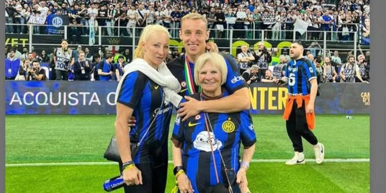 Davide Frattesi a San Siro con la nonna e la mamma (dal profilo Instagram di Davide Frattesi)