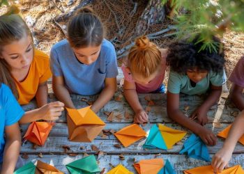 Bambini che giocano al centro estivo