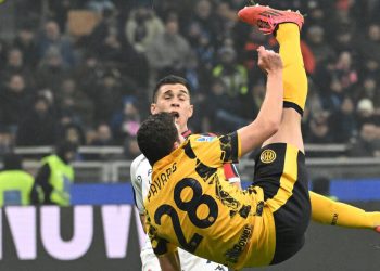 Una rovesciata di Benjamin Pavard con l'Inter (Foto ANSA)