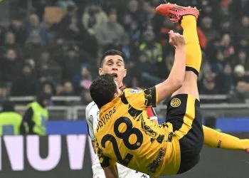 Una rovesciata di Benjamin Pavard con l'Inter (Foto ANSA)