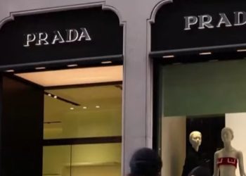 Prada acquista Versace, 2025 (Foto Skytg24)