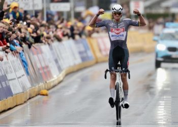 Mathieu Van der Poel, qui vincitore alla E3 Saxo Classic (Foto ANSA)