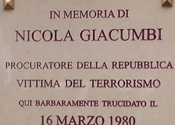 Lapide commemorativa Nicola Giacumbi, Salerno, 14 aprile 2025 (Foto: Telecolore)