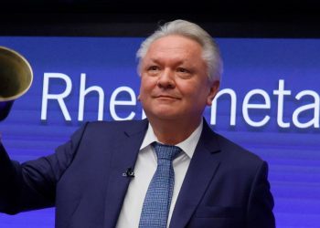 Armin Papperger, CEO di Rheinmetall, può festeggiare guadagni senza precedenti (Ansa)