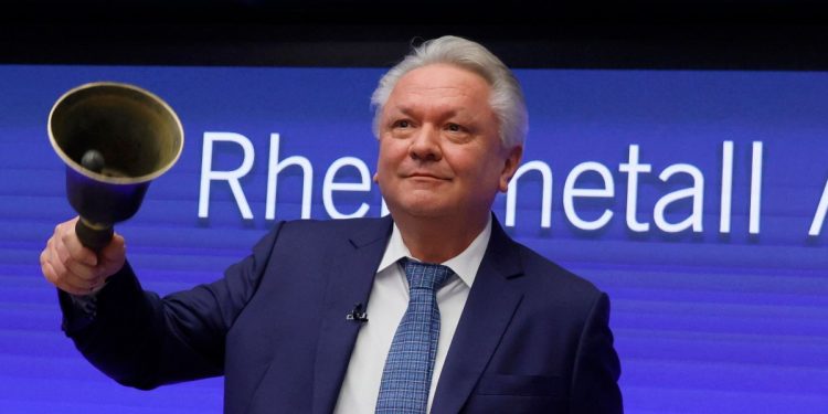 Armin Papperger, CEO di Rheinmetall, può festeggiare guadagni senza precedenti (Ansa)