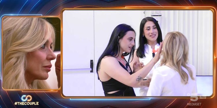Irma e Lucia Testa, sorpresa di mamma Anna a The Couple (foto: screen Mediaset Infinity)