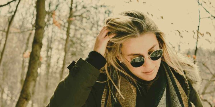 cosa significa in psicologia toccarsi i capelli di continuo