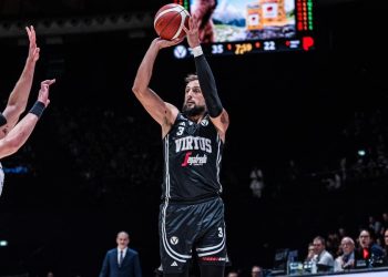 Marco Belinelli al tiro in Virtus Bologna Pistoia (da facebook.com/VirtusSegafredoBologna)