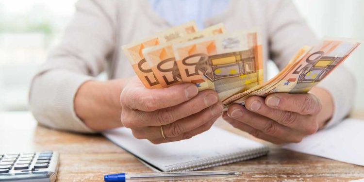 Bonus anziani a chi spetta