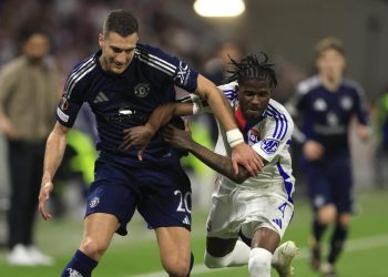 Diogo Dalot e Paul Akouokou in Lione Manchester United (Foto ANSA)