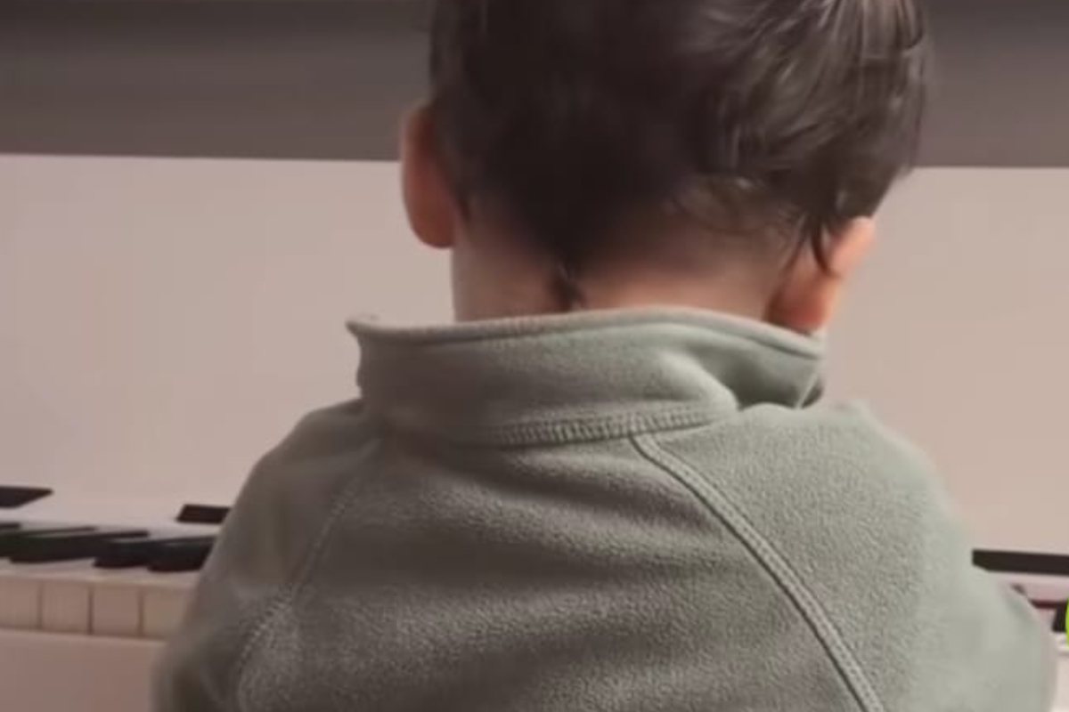figlio aurora ramazzotti suona piano