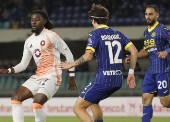 Manu Kone e Domagoj Bradaric in Verona Roma (Foto ANSA)