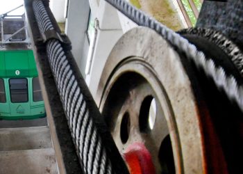 Un particolare dell'impianto della funivia del Monte Faito (Ansa)