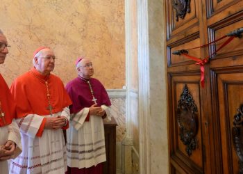 Sigilli appartamento Papa Francesco
