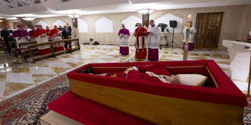 La salma di Papa Francesco e il cardinale Kevin Joseph Farrell