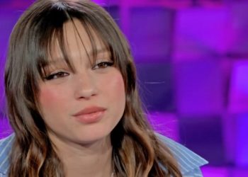 Rivelazioni di Sarah Toscano sul primo incontro con Maria De Filippi (Screen Mediaset Infinity)