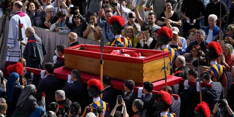 Papa Francesco, salma in Vaticano