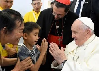 Papa Francesco in Mongolia nel 2023 (Ansa)