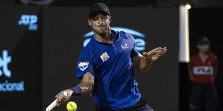 Luciano Darderi in campo a Rio de Janeiro (Foto ANSA)