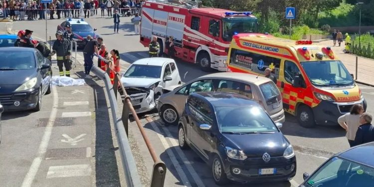 Lanciano, auto investe la folla riunita per il 25 aprile