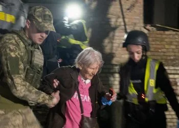 A Kiev (Ucraina) dopo l'attacco russo del 24 aprile 2025 (Ansa)