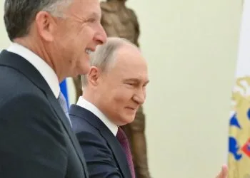 Steve Witkoff, negoziatore Usa sull'Ucraina, con Vladimir Putin (Ansa)