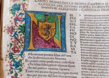 Una antica edizione illustrata della Divina Commedia di Dante Alighieri (Ansa)