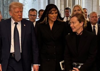 Meloni con i Trump in Vaticano