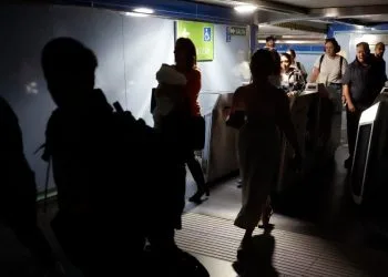 Blackout in Spagna: buio in metropolitana a Madrid (Ansa)