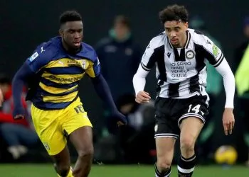 Arthur Atta contro Mandela Keita in Udinese Parma (Foto ANSA)