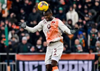 Stacco aereo di Evan N'Dicka con la Roma (Foto ANSA)