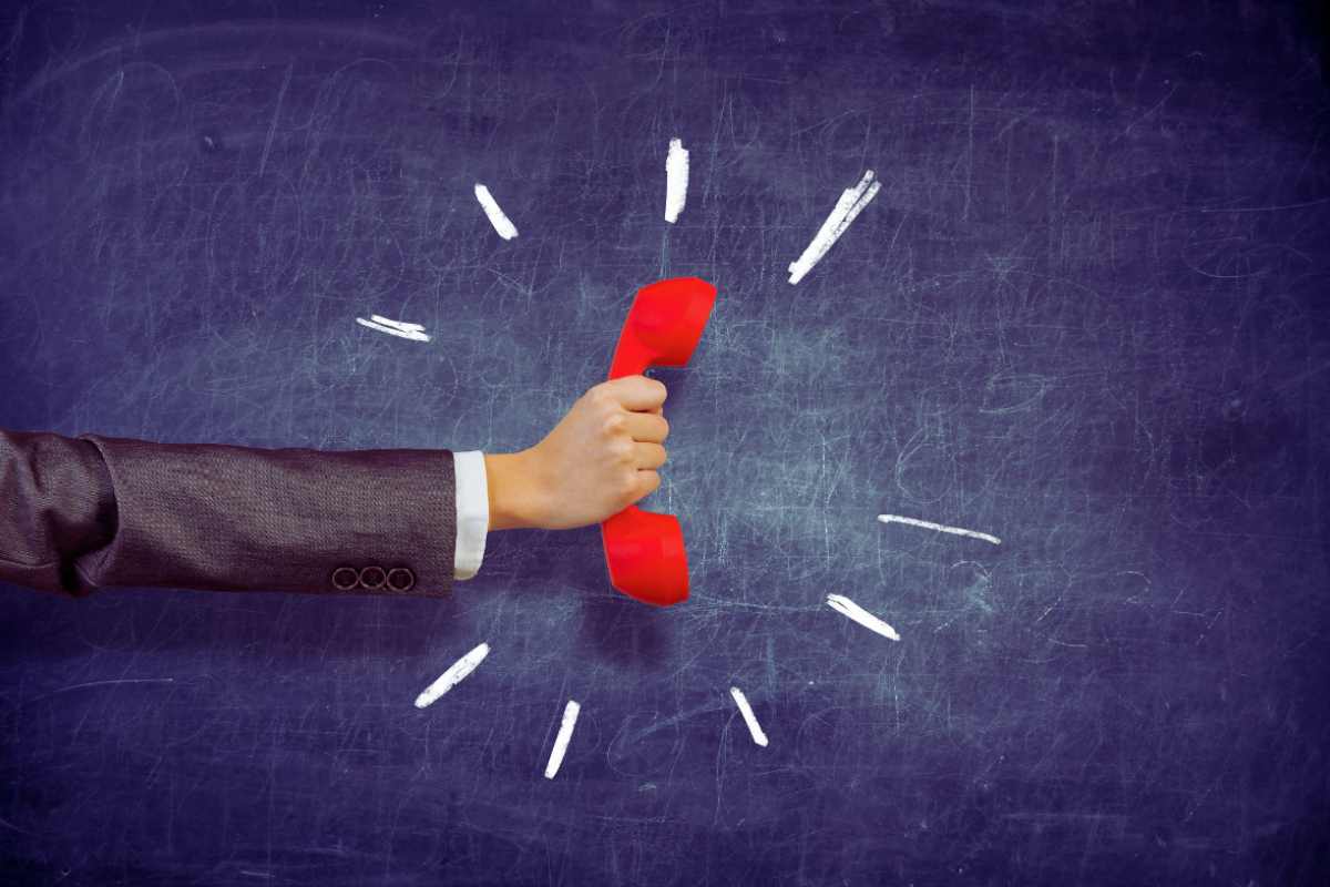 Telefonata muta: perché chiamano e non parlano