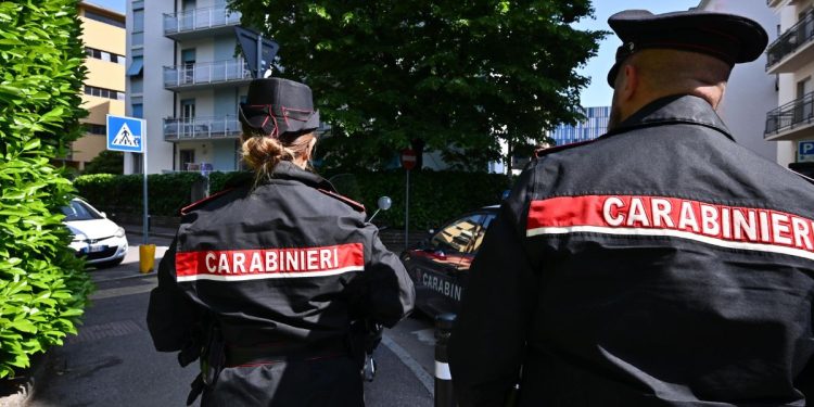 I rilievi dei carabinieri per la morte di Riccardo Claris a Bergamo
