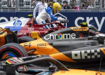 Le due McLaren e la Ferrari di Lewis Hamilton dopo la Sprint del Gp Miami di Formula 1 (Foto ANSA)