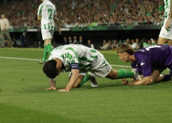 Isco e Albert Gudmundsson in Betis Fiorentina (Foto ANSA)