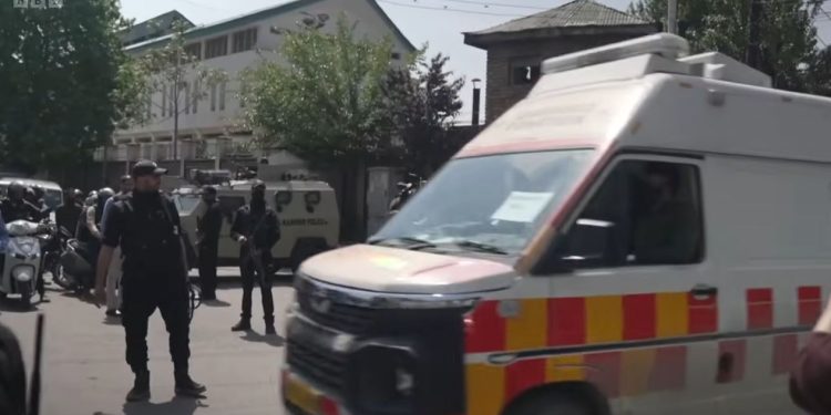 L'India bombarda il Pakistan (Foto: screen Youtube)