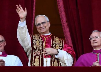 Papa Leone XIV saluta al balcone di San Pietro (Foto: ANSA)