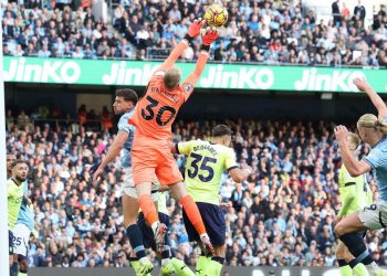 Un'uscita di Aaron Ramsdale con il Southampton (Foto ANSA)