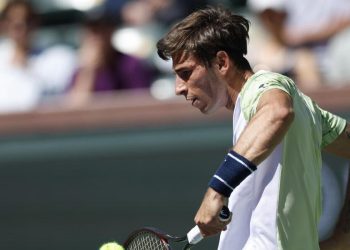 Il rovescio di Matteo Gigante (Foto ANSA)