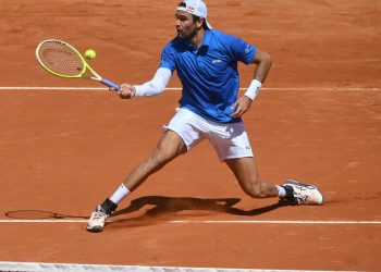 Una volée di Matteo Berrettini agli Internazionali d'Italia 2025 Roma (Foto ANSA)