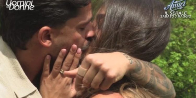 Gianmarco, bacio con Cristina a Uomini e Donne