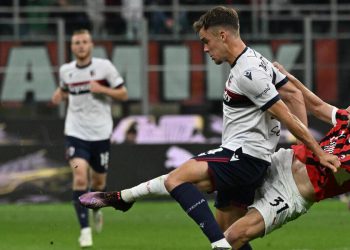 Contrasto tra Strahinja Pavlovic e Thijs Dallinga in Milan Bologna (Foto ANSA)