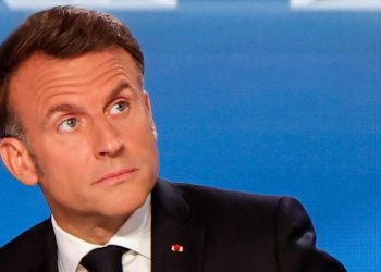 Emmanuel Macron durante un dibattito televisivo (Foto: ANSA)