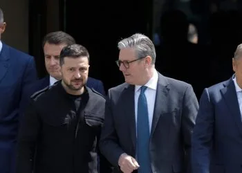 Volenterosi UE a Kiev: da s., Friedrich Merz, Emmanuel Macron, Volodymyr Zelensky, Keir Starmer, Donald Tusk (Ansa)