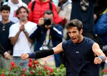 L'esultanza di Lorenzo Musetti agli Internazionali d'Italia 2025 Roma (Foto ANSA)