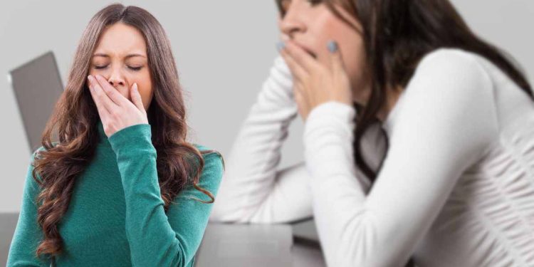 perché sbadigliare troppo fa male